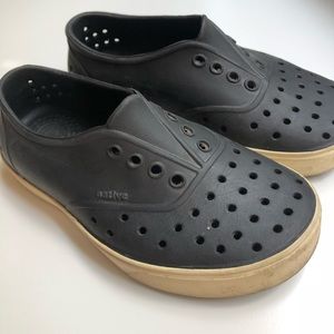 Black native sandals